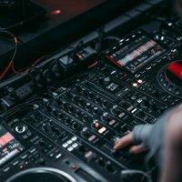 嗩吶混搭DJ國(guó)潮版-2025最炸裂土嗨神曲顛覆聽(tīng)覺(jué)